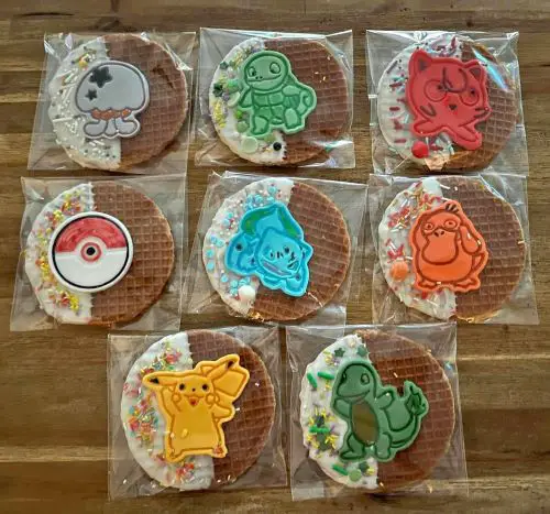 Seperately packed stroopwafels with Pokeman figures